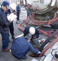 5 die in sewage dredging work, gas poisoning suspected